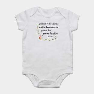 Bíblico Cristiano: Por sobre todas las cosas cuida tu corazón (español) Baby Bodysuit